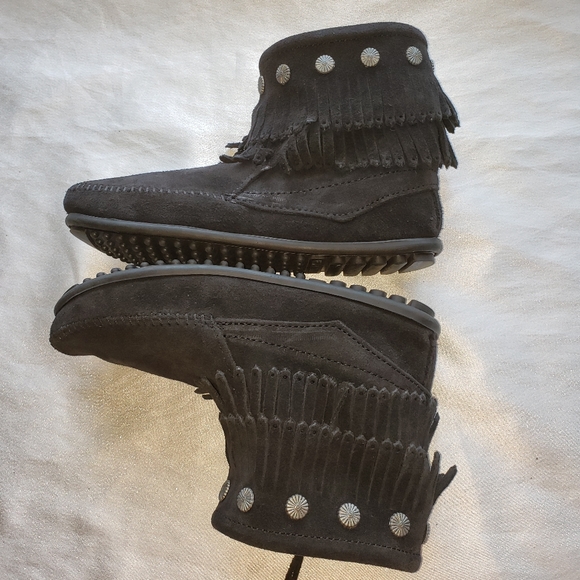 Minnetonka Double Fringe Side Zip Boots Sz 8 - Picture 9 of 10